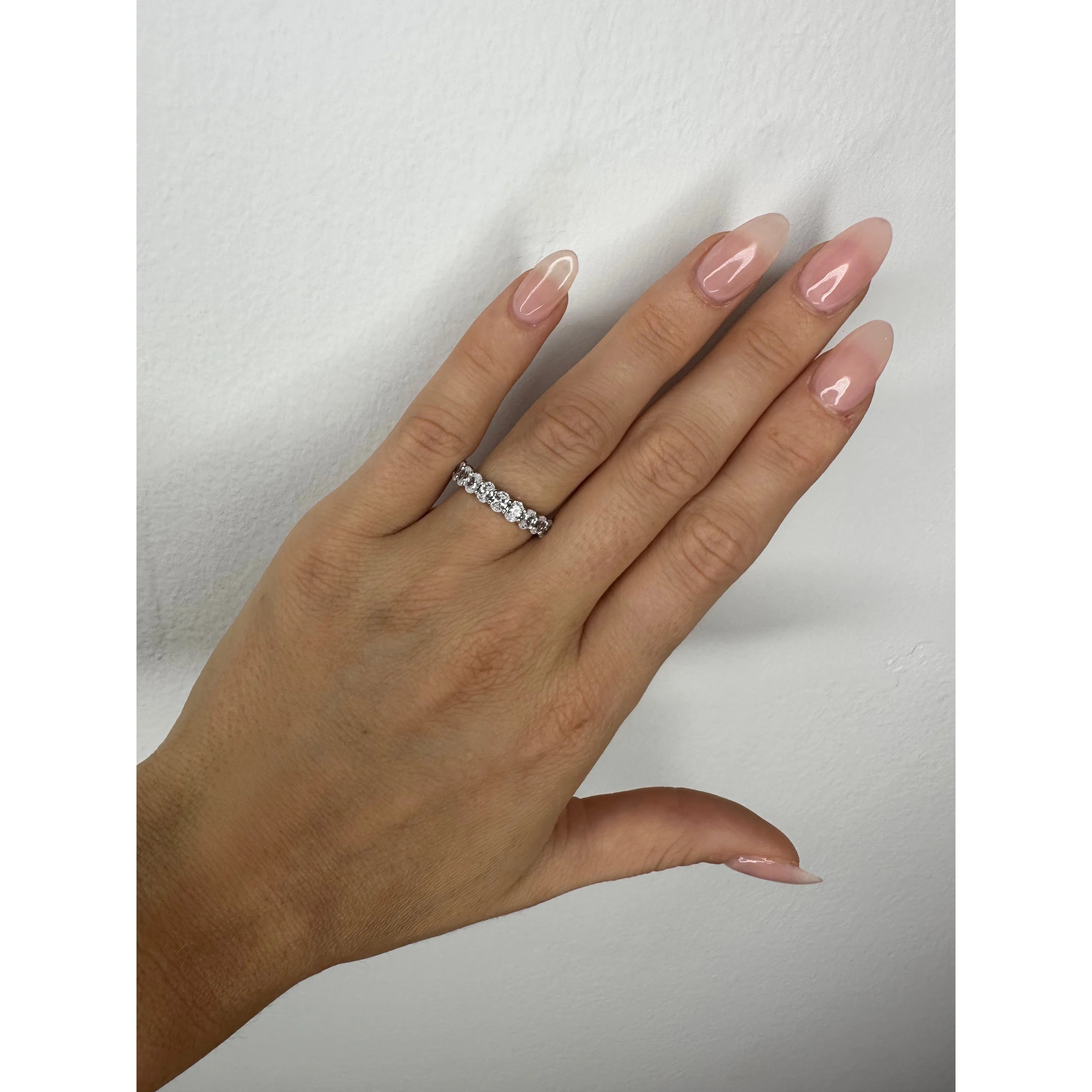 zoomed out oval diamond bubble band ring