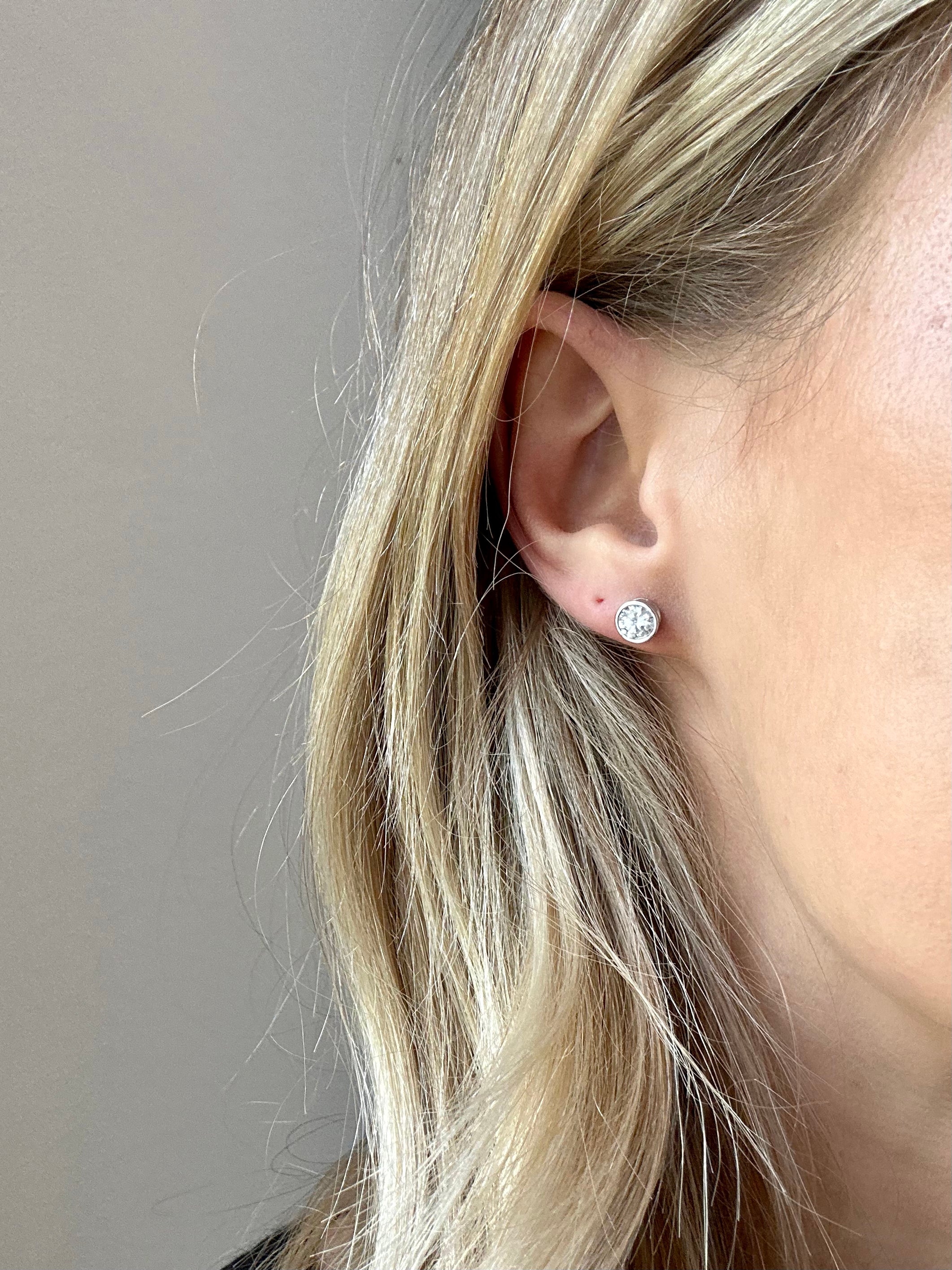 Bezel diamond sud earring