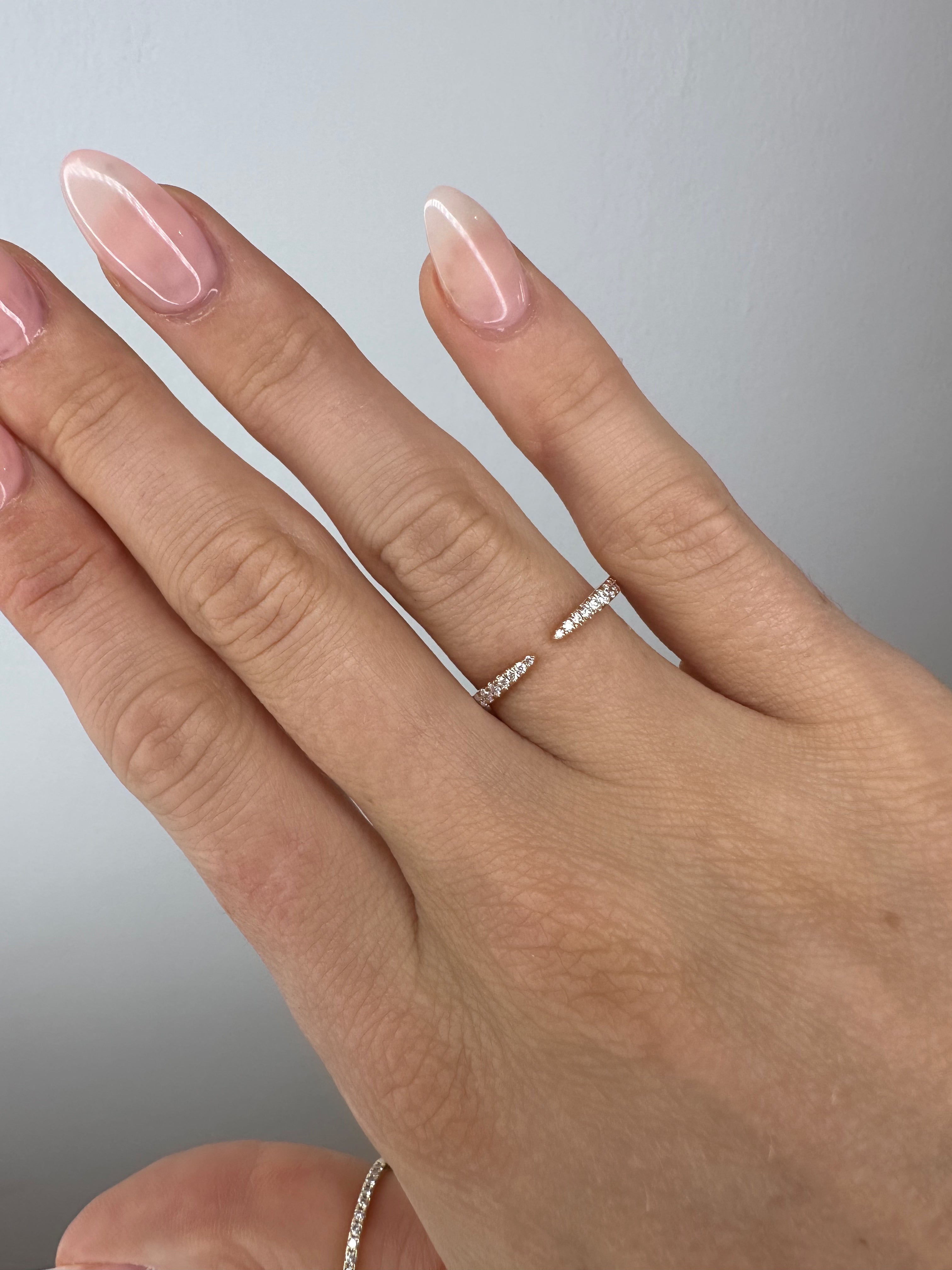 rose gold diamond claw ring