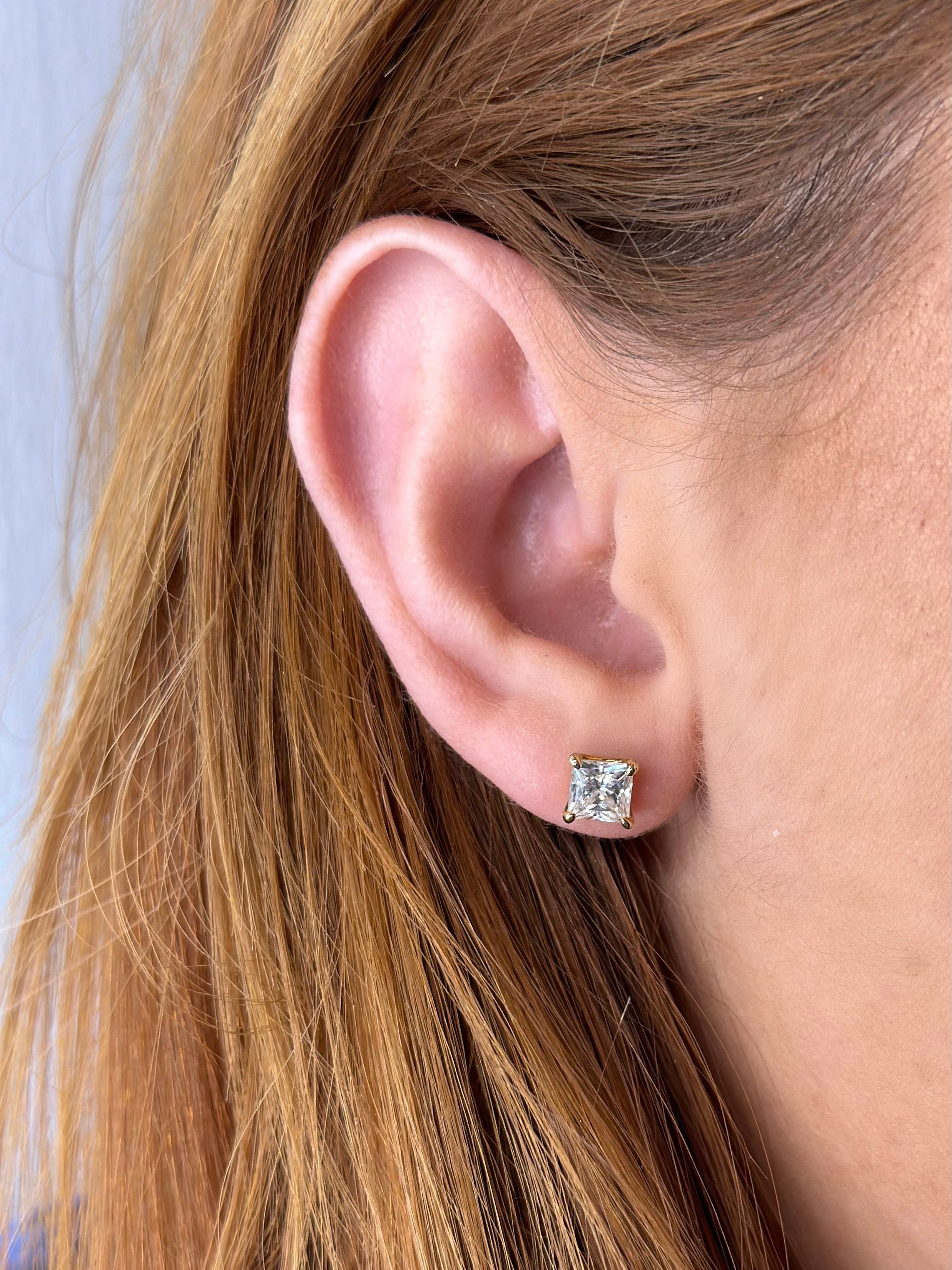 Lab grown diamond earrings studs